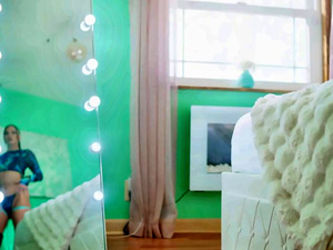 Aviana Goes For Girth