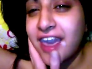 Chubby Indian GF gets jizzed in her mouth